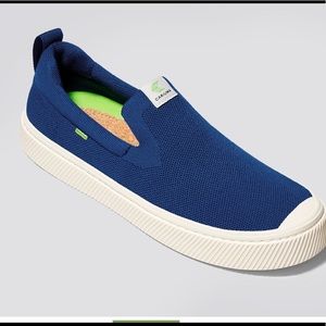Cariuma slip on sneaker